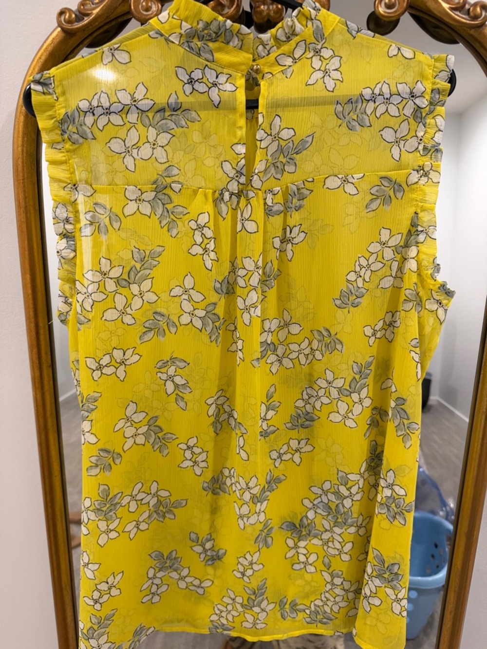 Sheer, WHO WHAT WEAR, Sleeveless Yellow Floral Ruffle Neck Top, XL - Picture 2 of 3